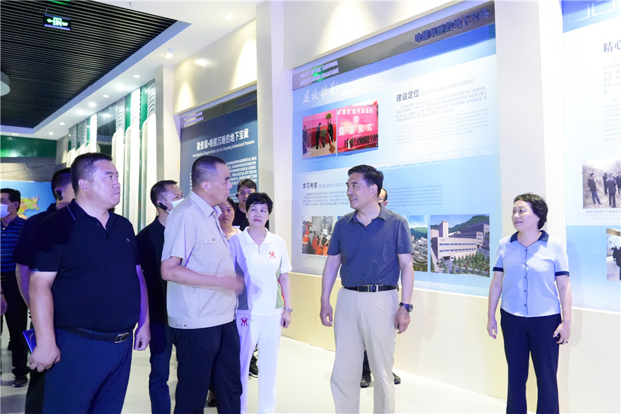 12-2022年8月，省委常委、省委統(tǒng)戰(zhàn)部長孫雪濤帶領帶領全省黨外代表人士考察團蒞臨金徽股份調(diào)研指導。.jpg