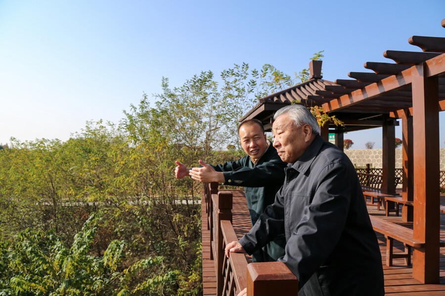 21-2019年10月，國家水利部原副部長王守強參觀金徽股份時盛贊：金徽股份是綠色礦山、文明礦山、美麗礦山。.jpg