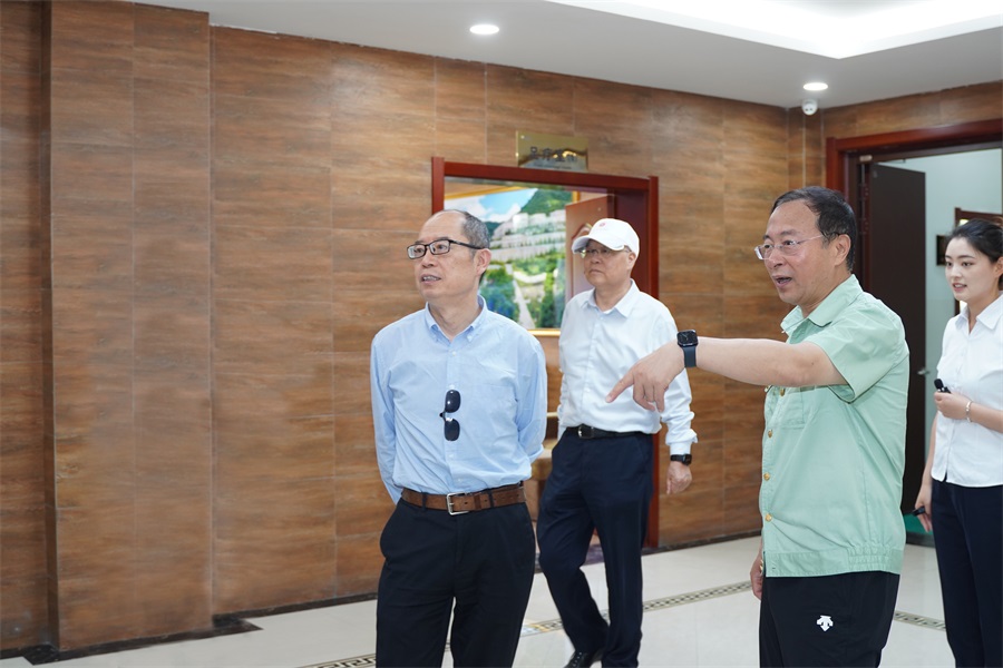 2024.06.23重慶市政協(xié)副主席、民盟市委會主委杜惠平蒞臨金徽股份調(diào)研.jpg