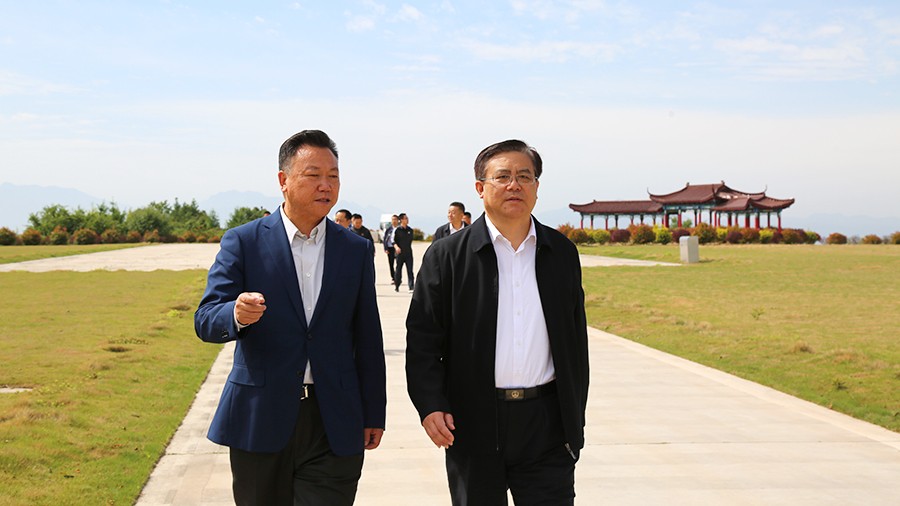 30-2021年5月，省人民檢察院黨組書記、檢察長朱玉蒞臨金徽股份調(diào)研綠色礦山建設工作。.jpg